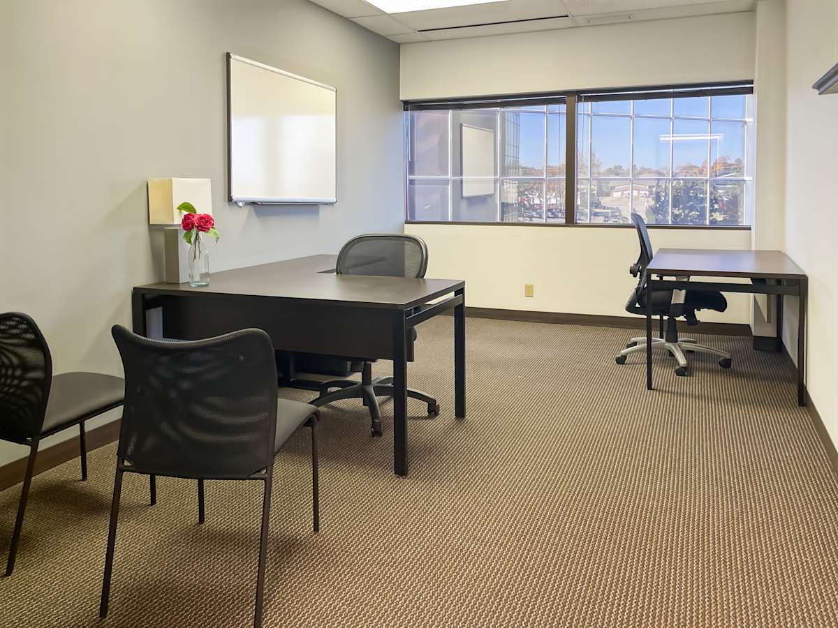 Executive Tower photo 7