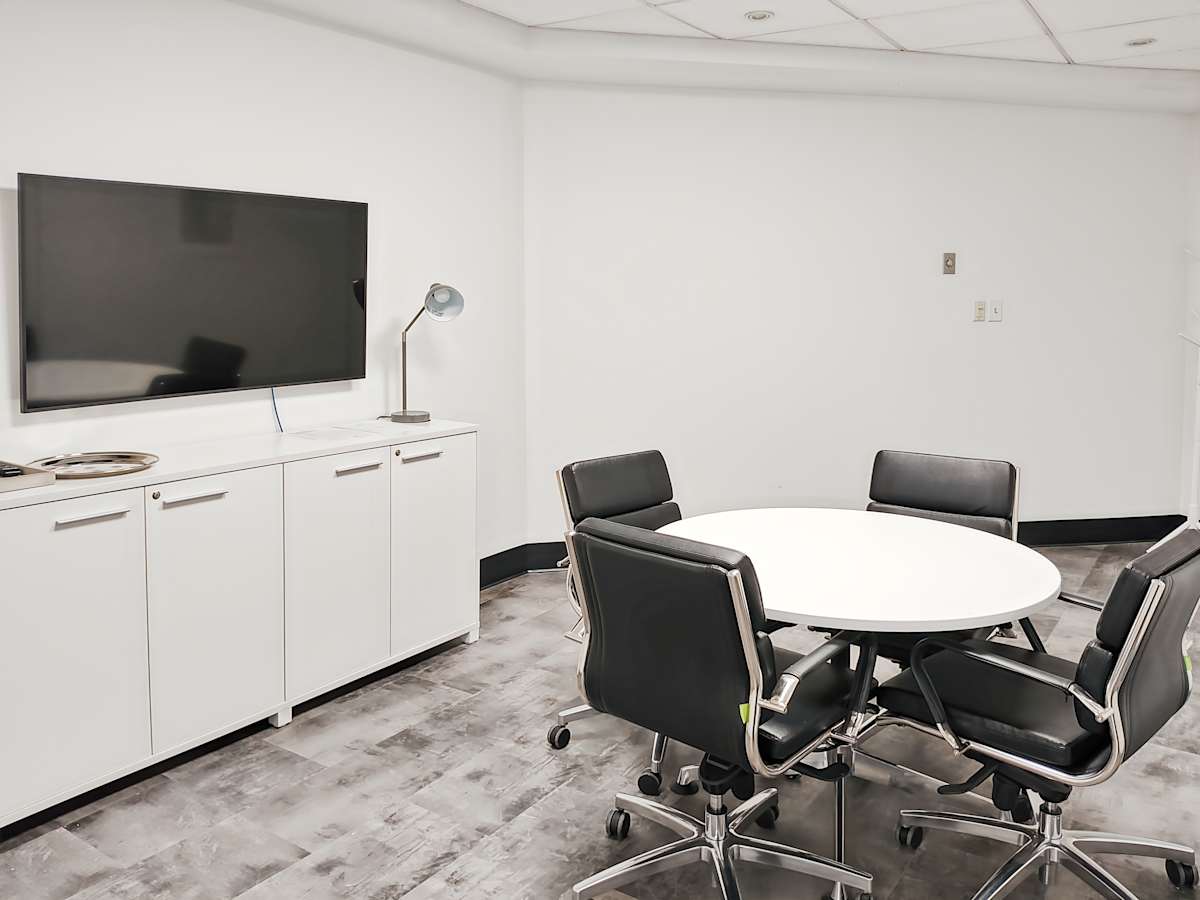 Regus - Sherbrooke, 455 King Street West photo 9