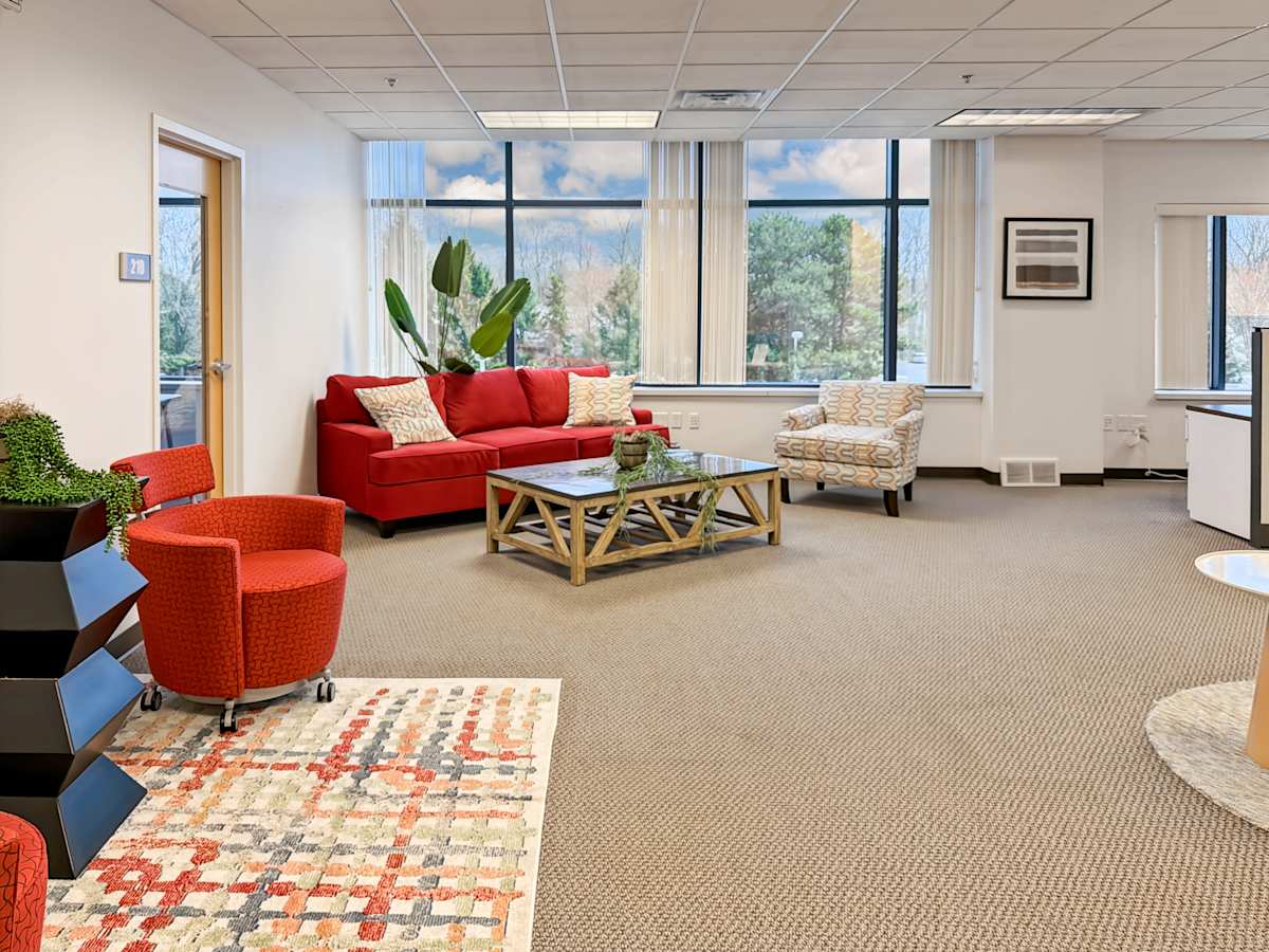 Regus - Grand Rapids, Kenmoor Avenue photo 4