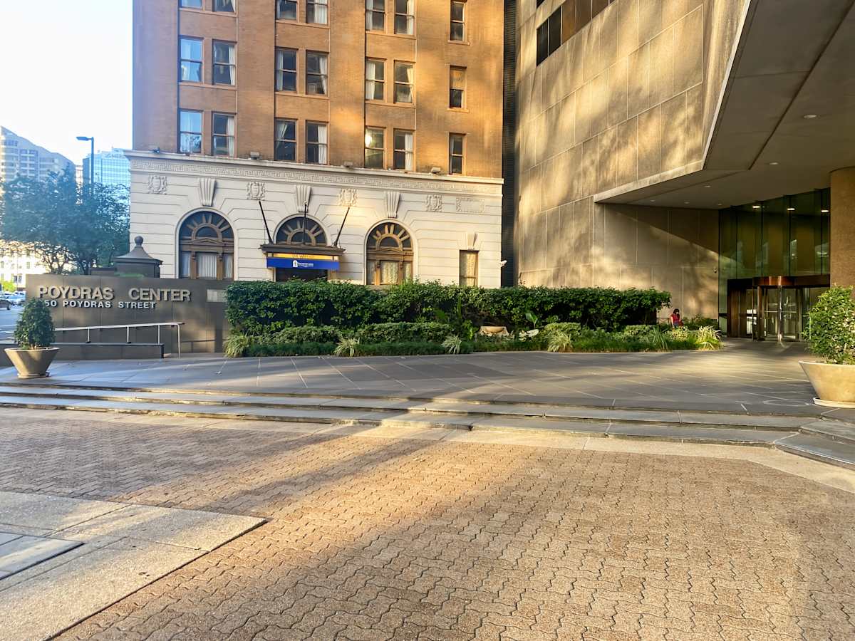 650 Poydras Street photo 1