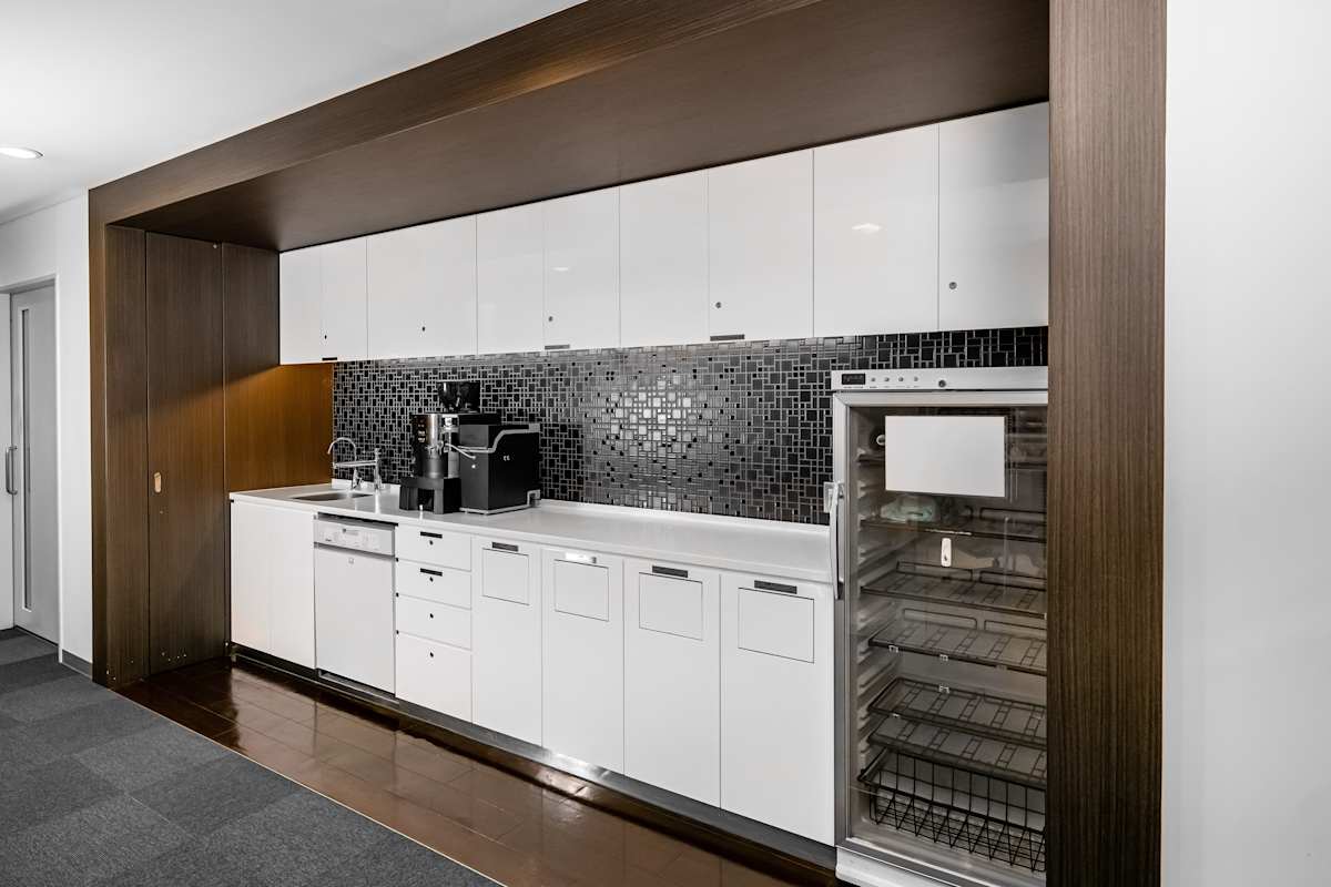 Regus - Shinbashi Tokyo Building photo 6