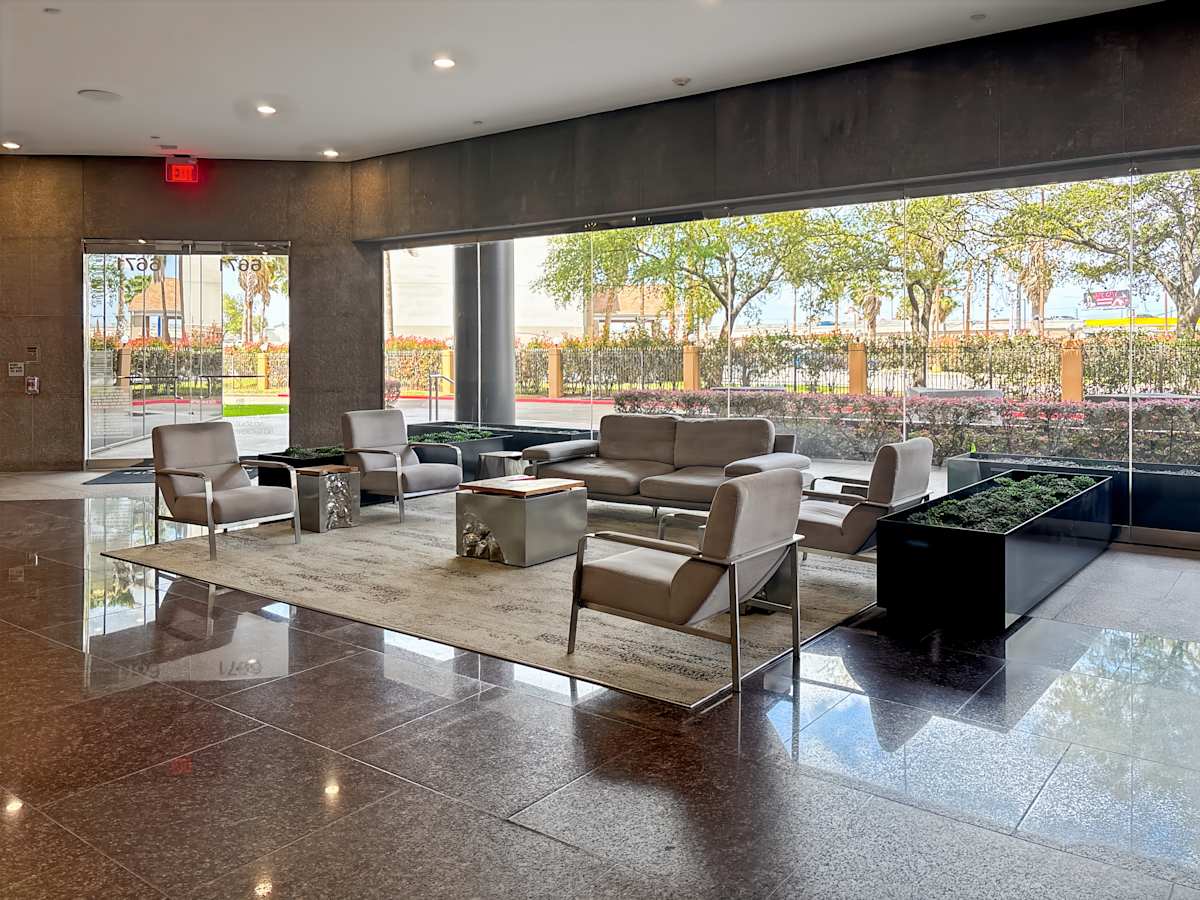 6671 Southwest Freeway photo 9