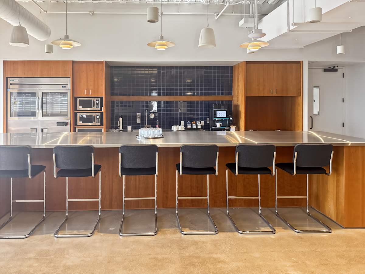 211 N Broadway photo 6