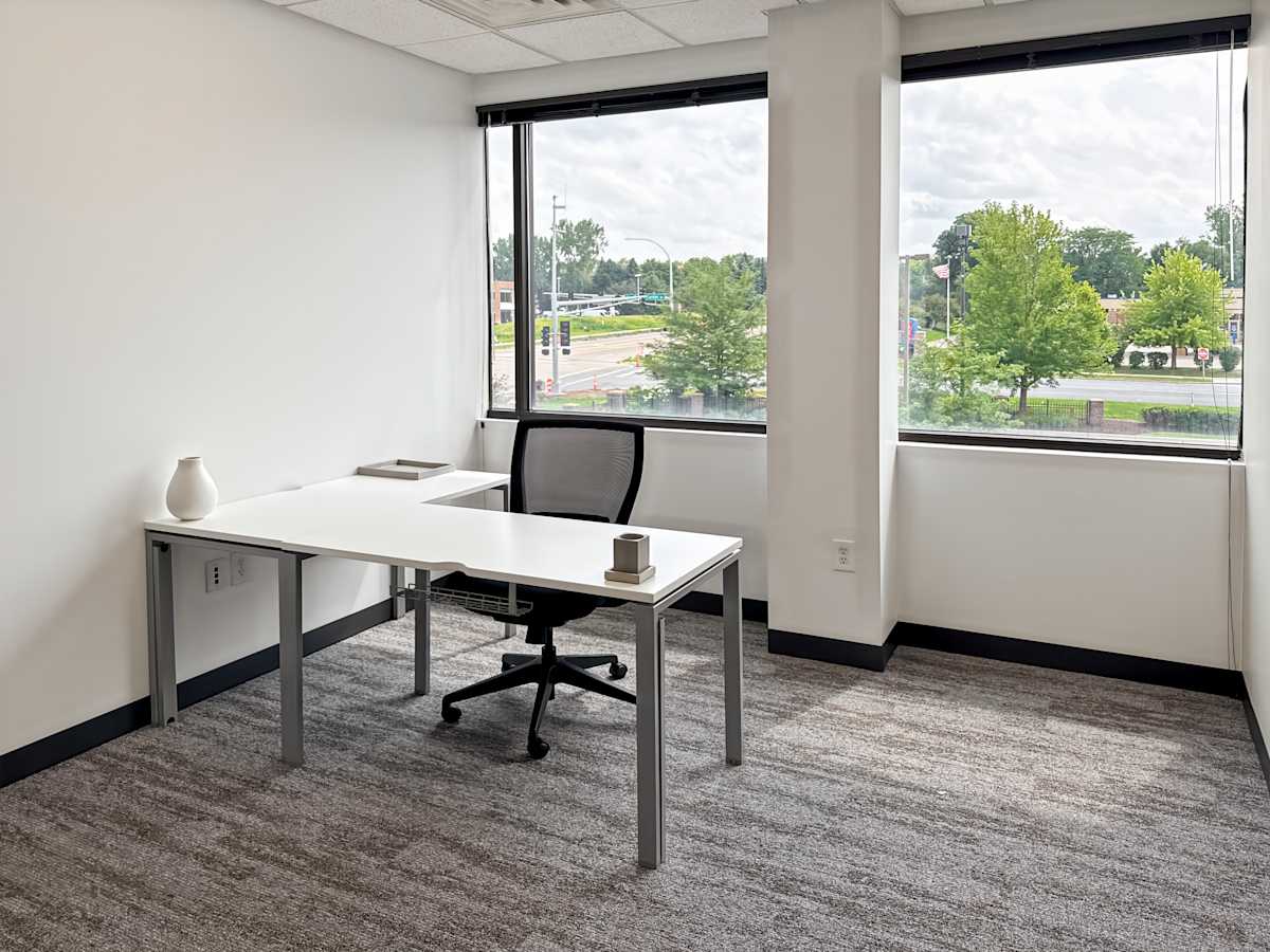 Regus - Eagan Woods photo 9