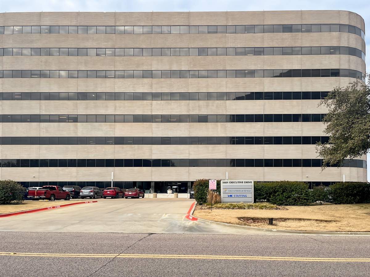 5601 Executive Dr photo 1