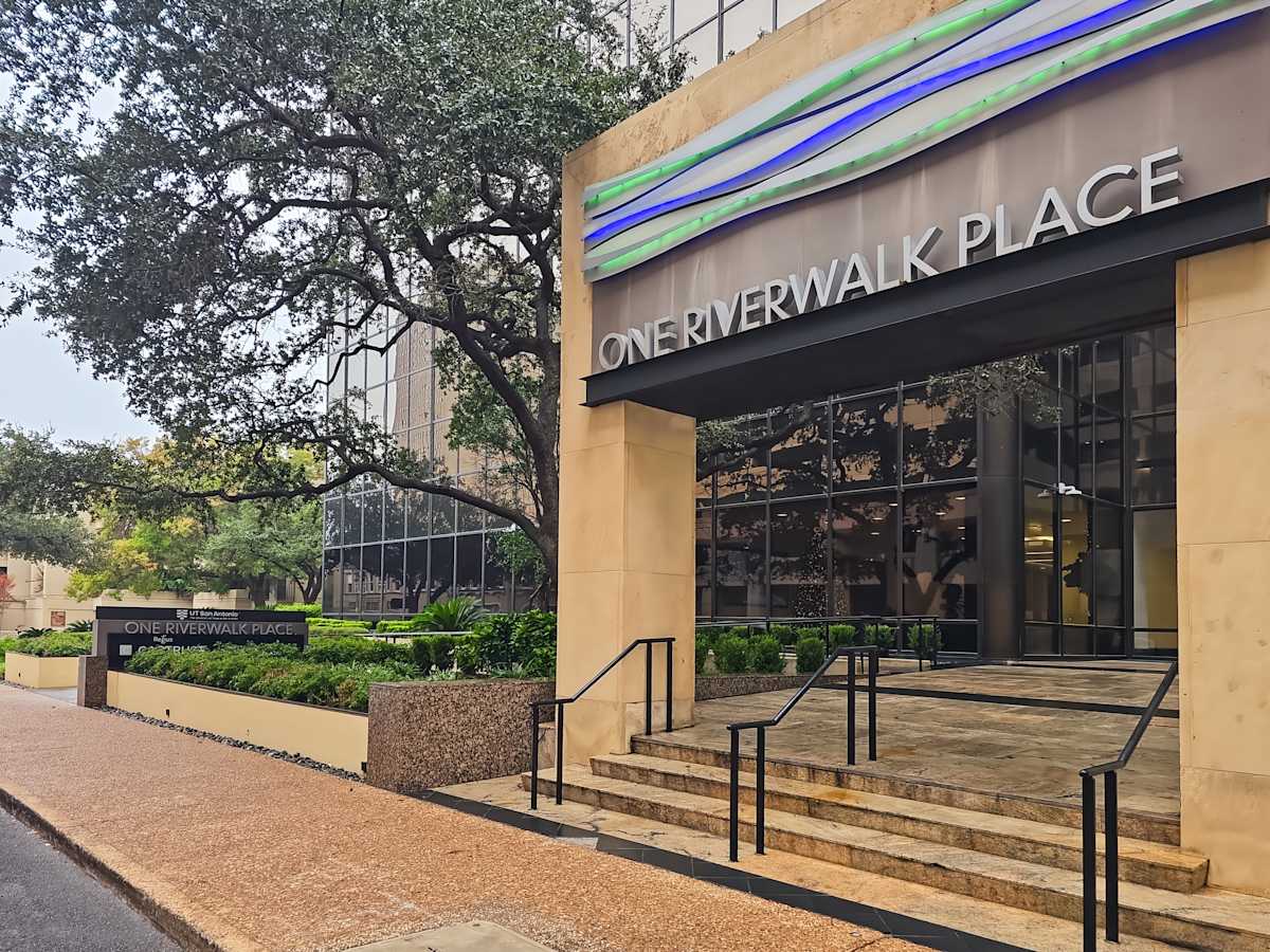 One Riverwalk Place photo 12