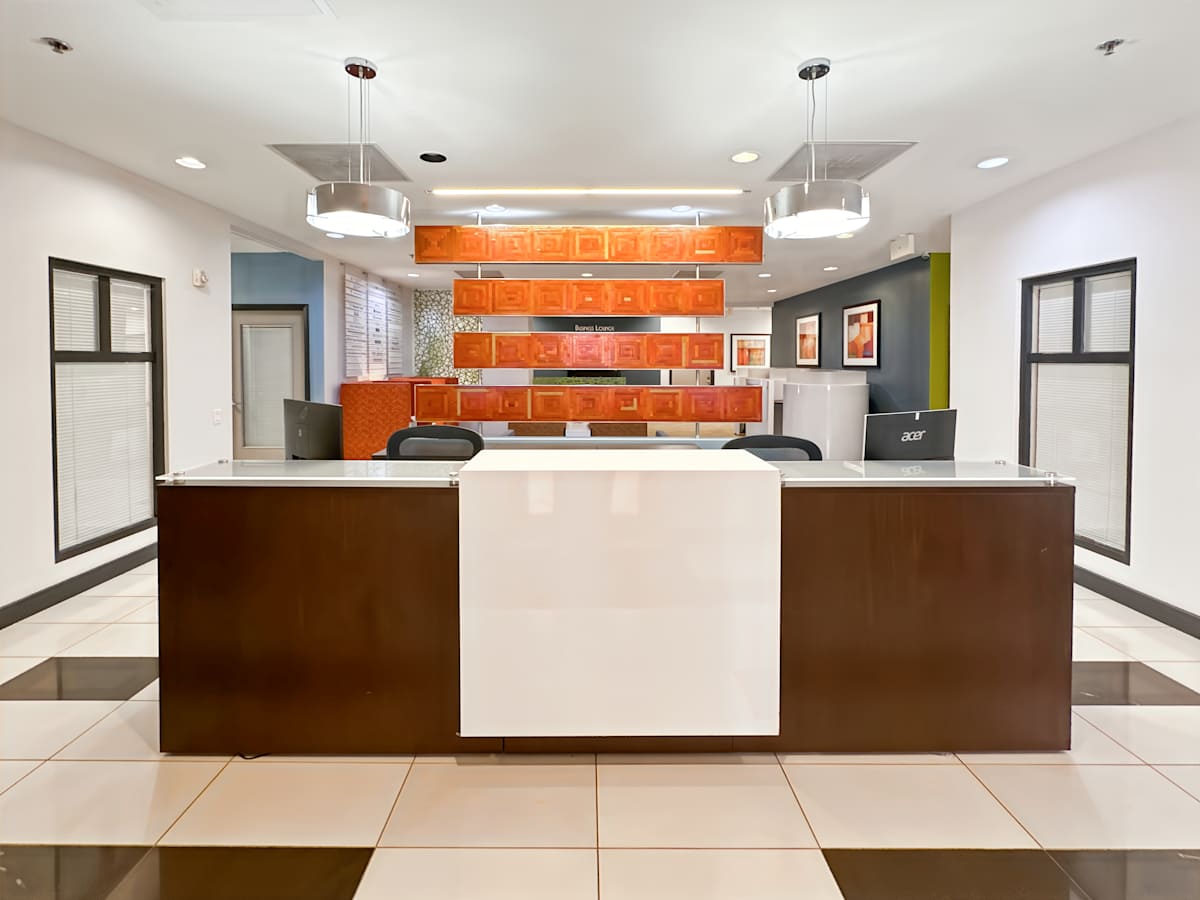 433 Plaza Real photo 2