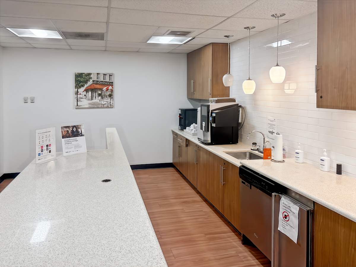 200 Broadhollow Road photo 6
