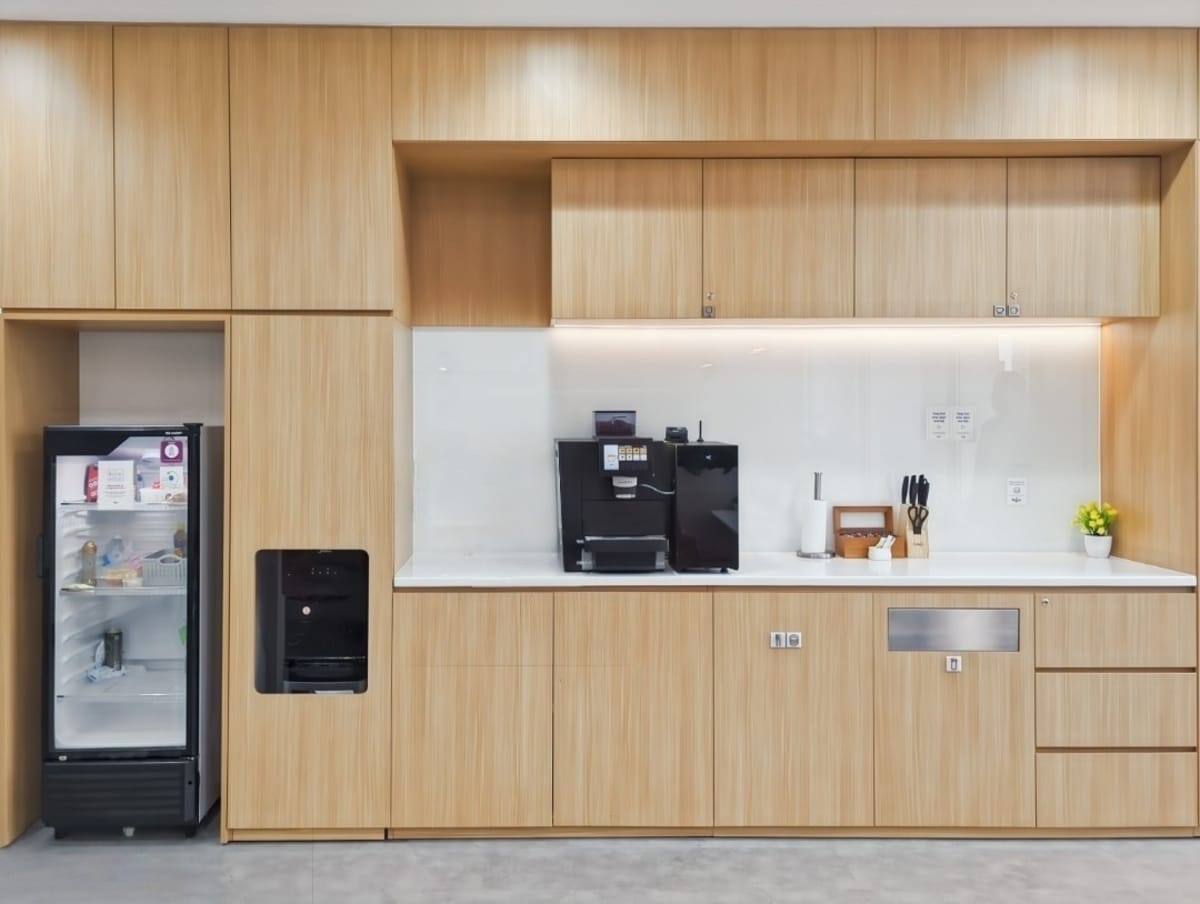 M Building photo 7