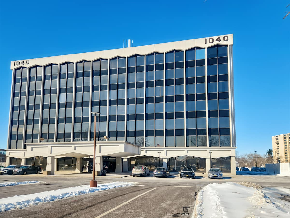 1040 Kings Highway North