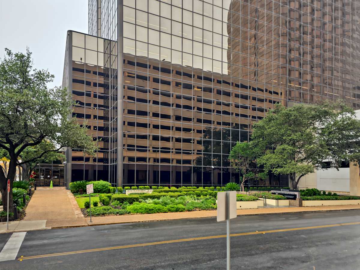 One Riverwalk Place photo 1