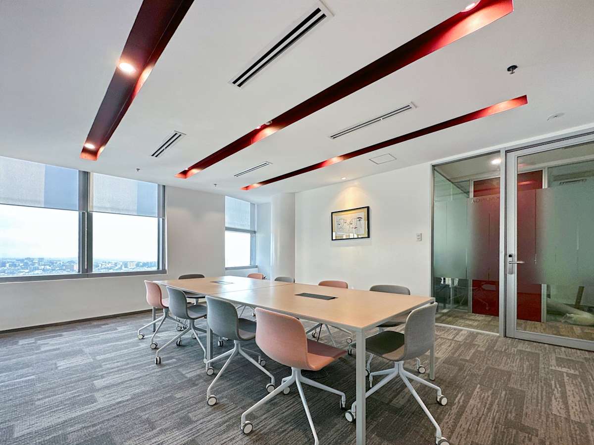 GT Tower International photo 6