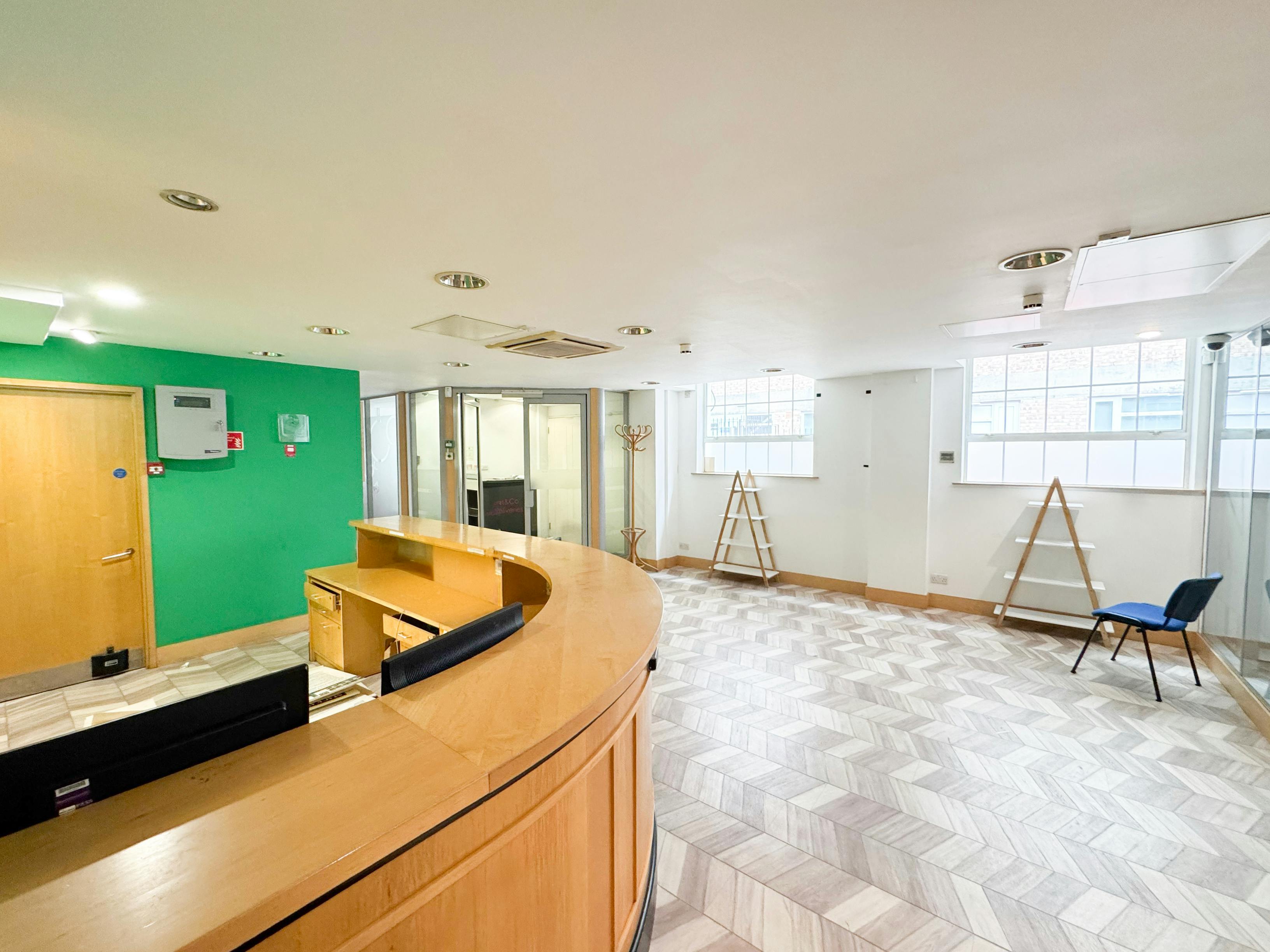 20 Conduit Place photo 9