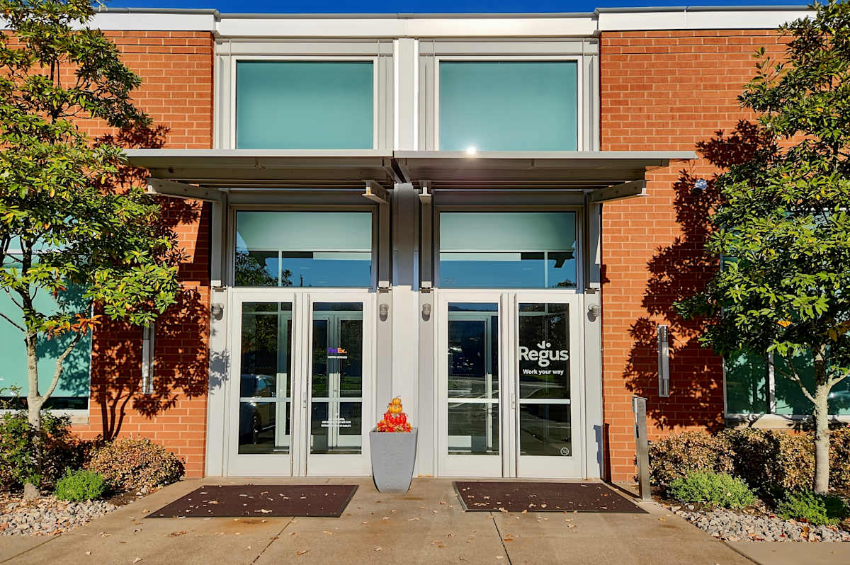 50 Pennwood Place photo 2