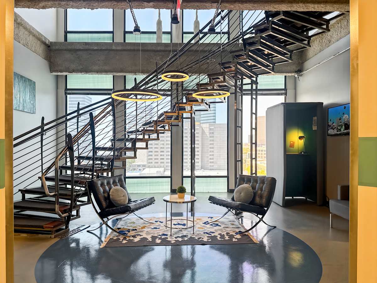 2100 West Loop South photo 4