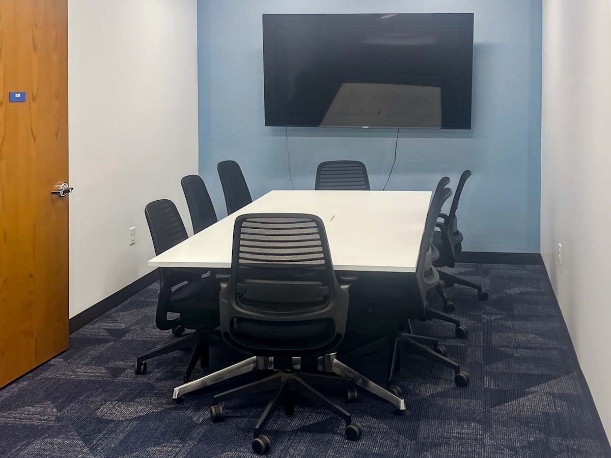 5601 Executive Dr photo 4