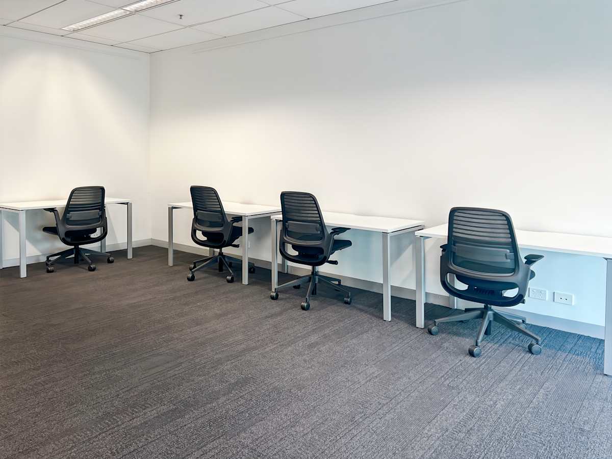460 Lonsdale Street photo 9