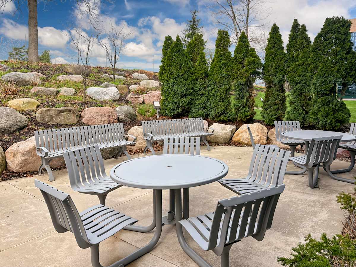 Regus - Grand Rapids, Kenmoor Avenue photo 3