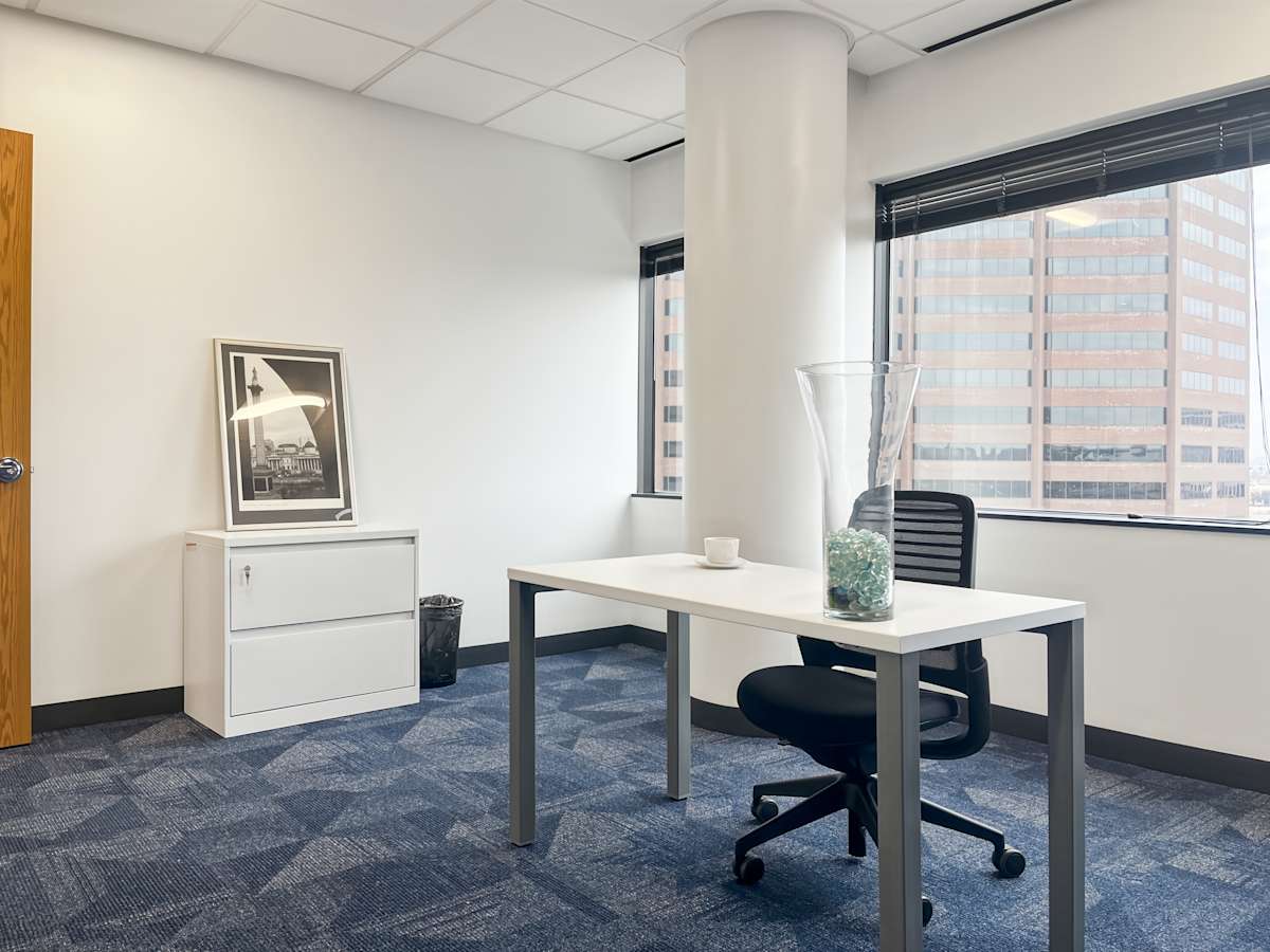 5601 Executive Dr photo 6