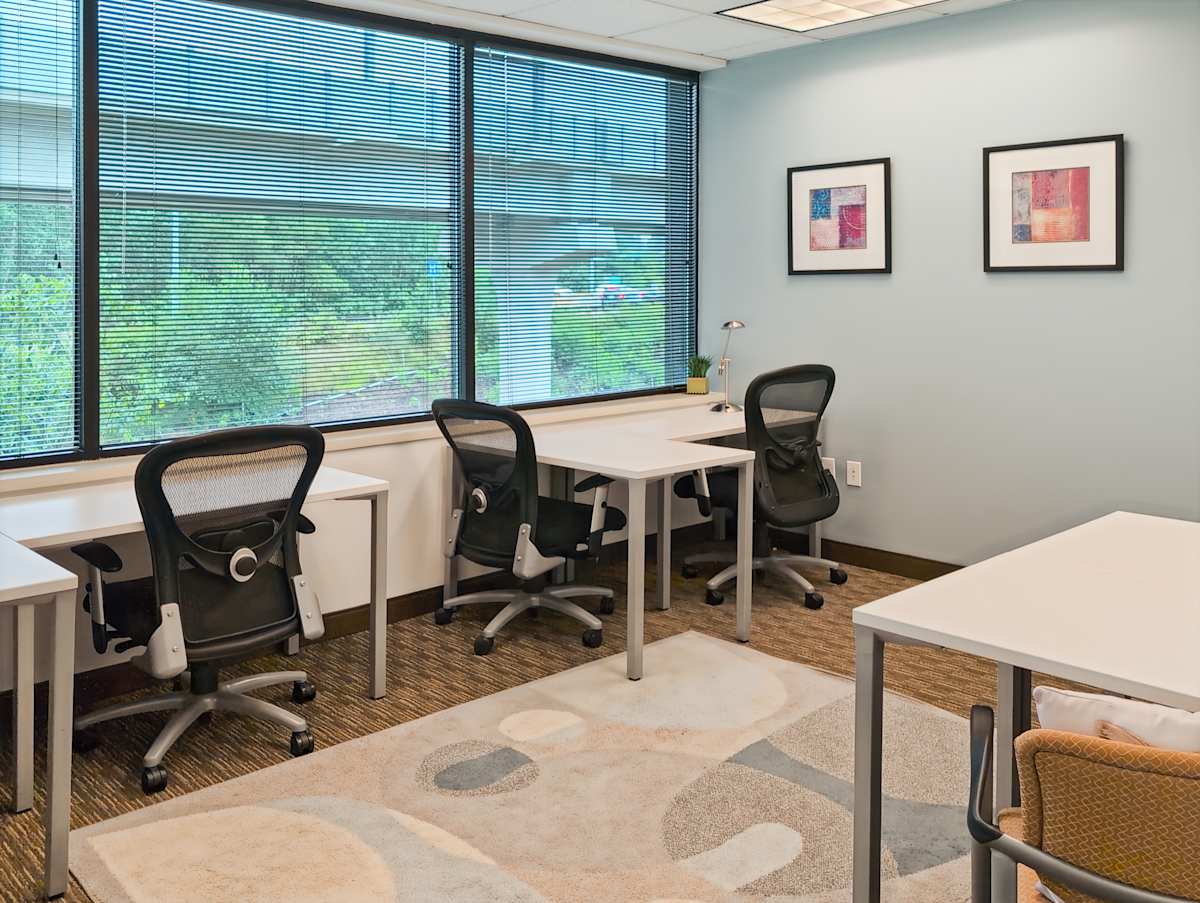Redstone Corporate Center photo 2
