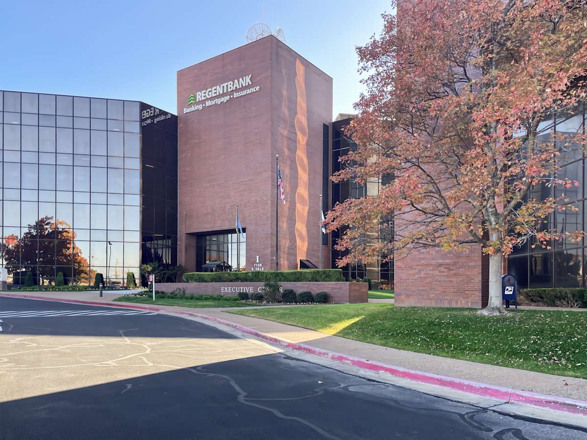 Executive Tower photo 11