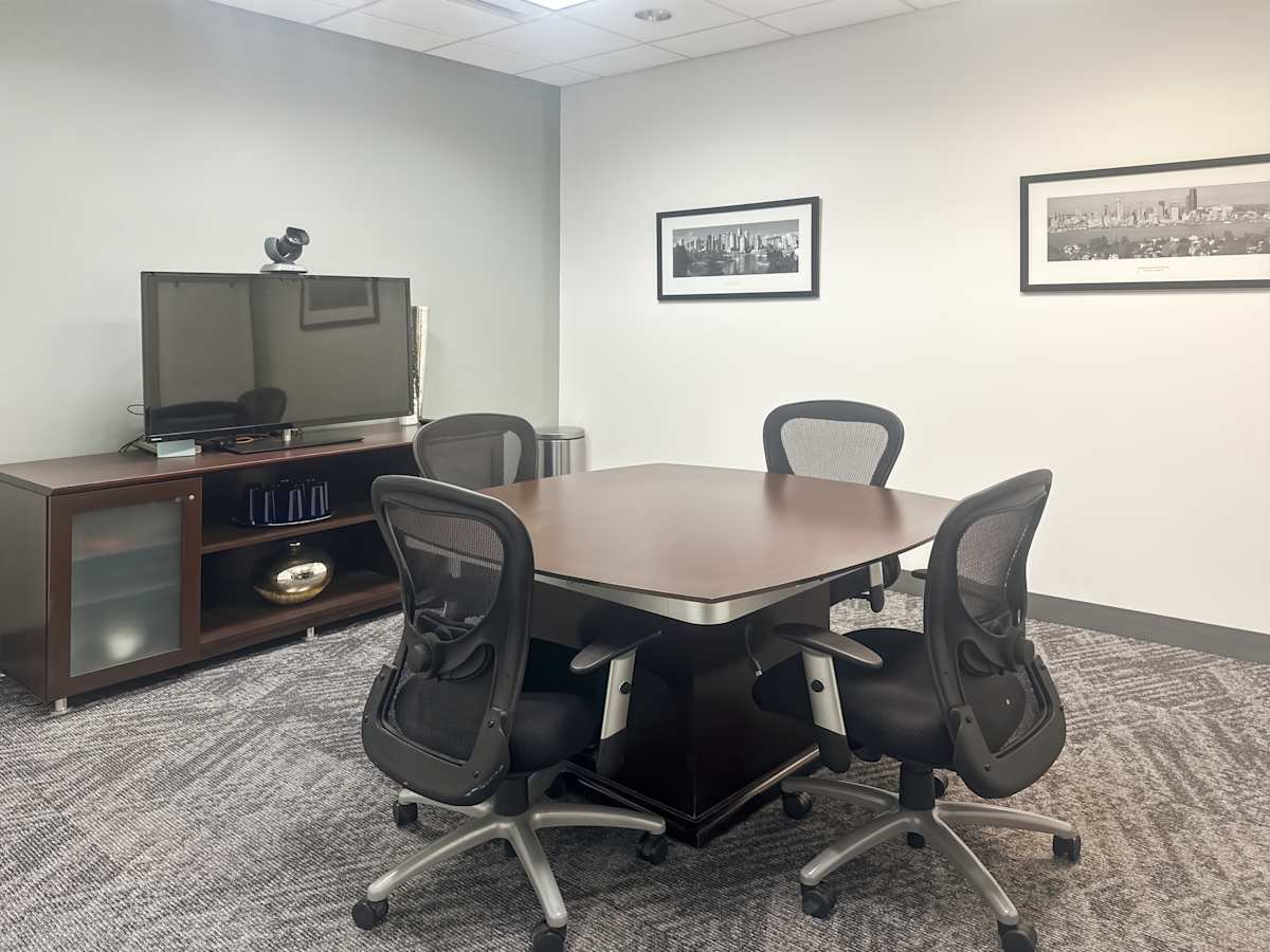 Arroyo Corporate Center photo 9