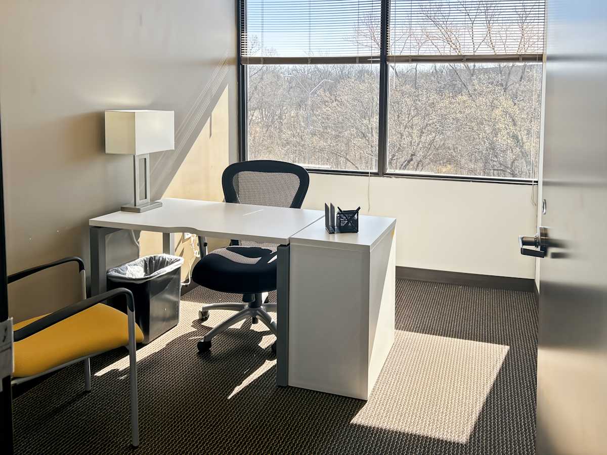 Holmes Corporate Center II photo 8