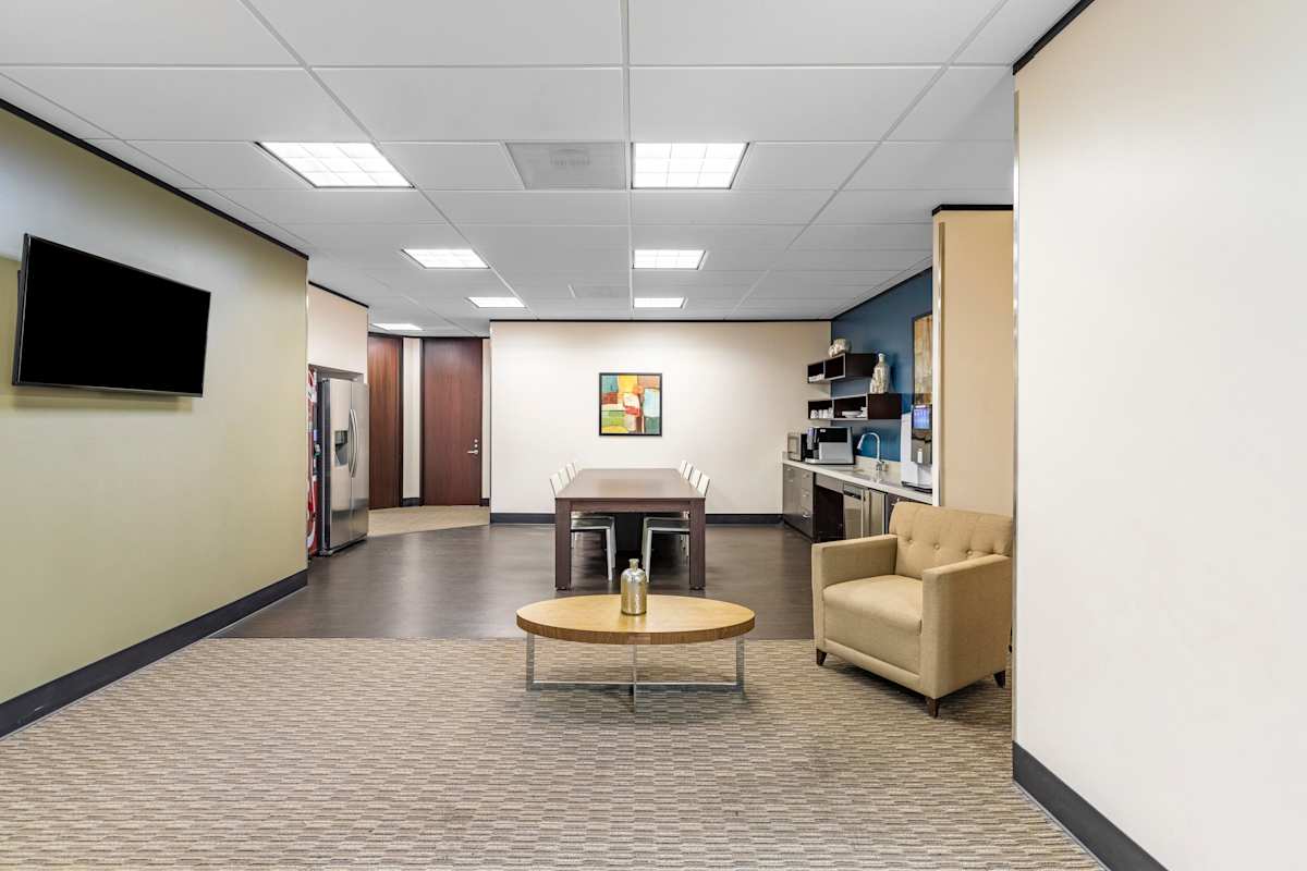 1777 NE Loop 410 photo 5
