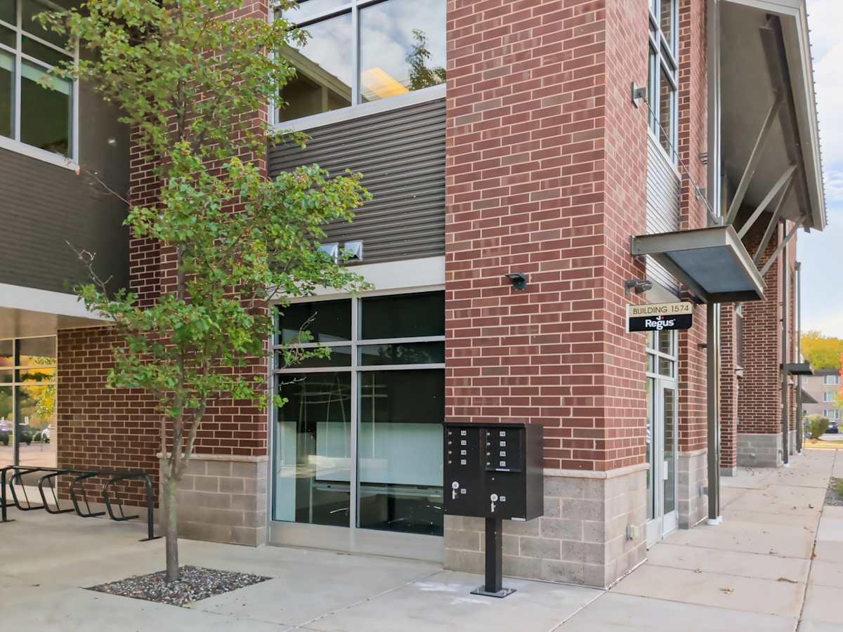 1574 W. Broadway photo 1