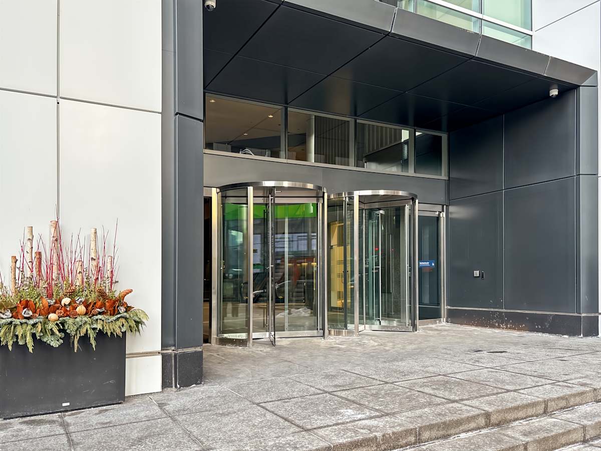 401 Bay Street photo 1