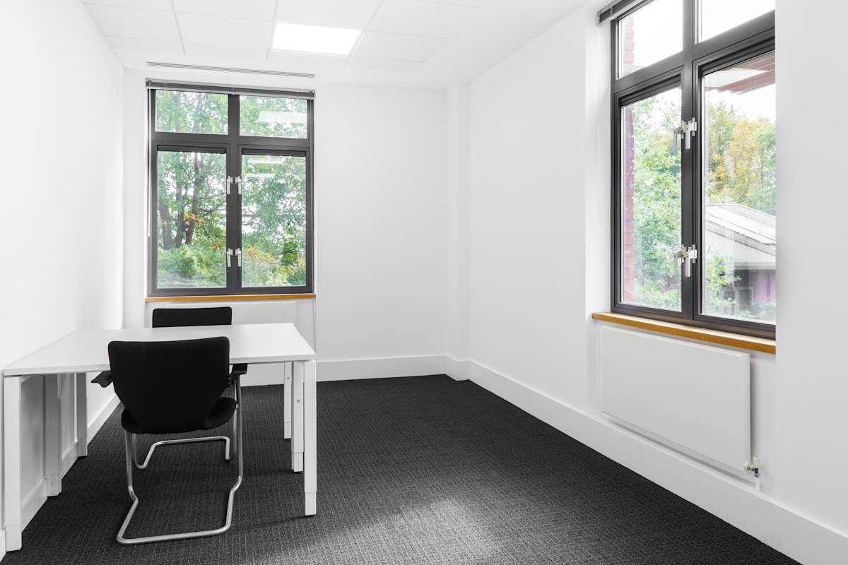26 Kings Hill Avenue photo 6