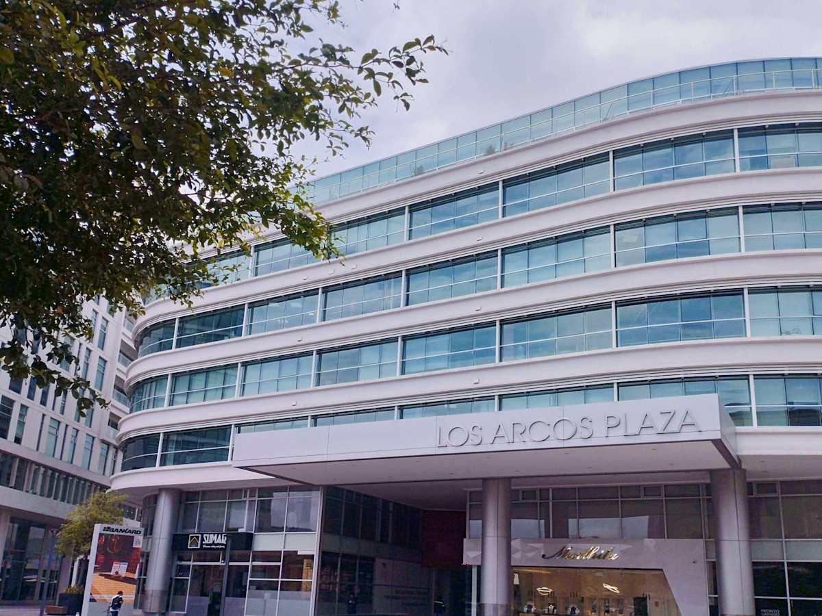 Los Arcos Plaza