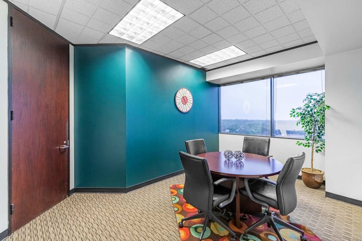 1777 NE Loop 410 photo 3