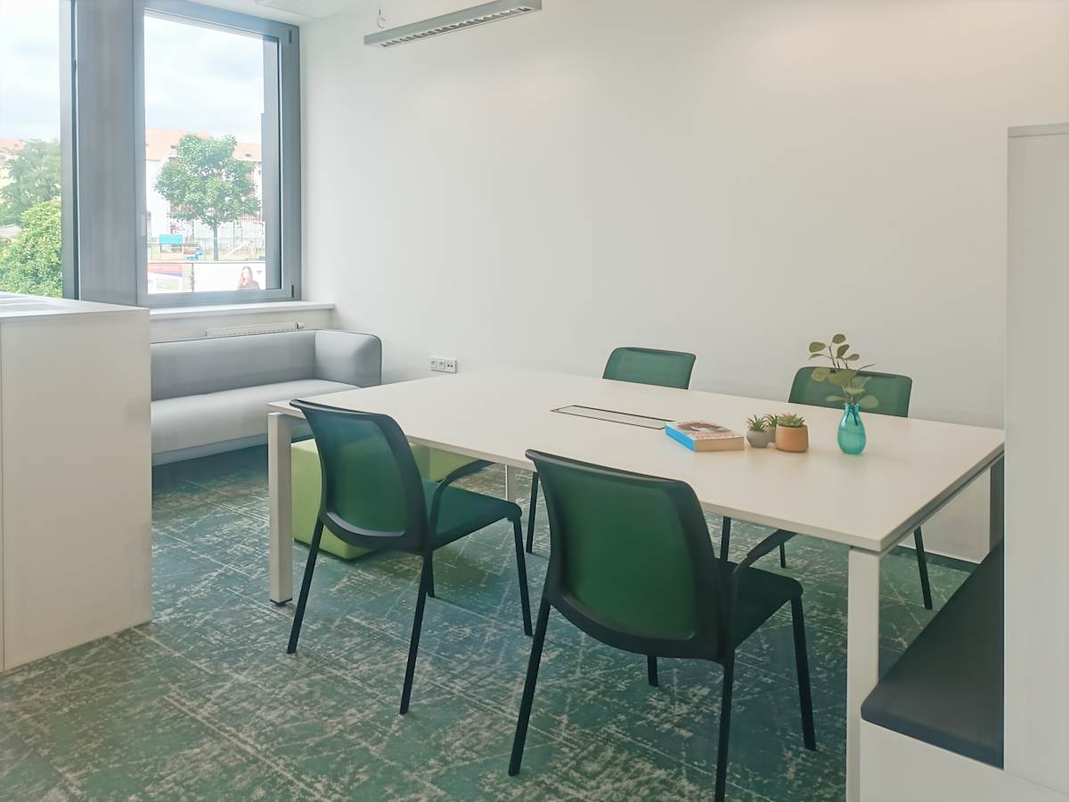 Regus - Lomnického photo 9