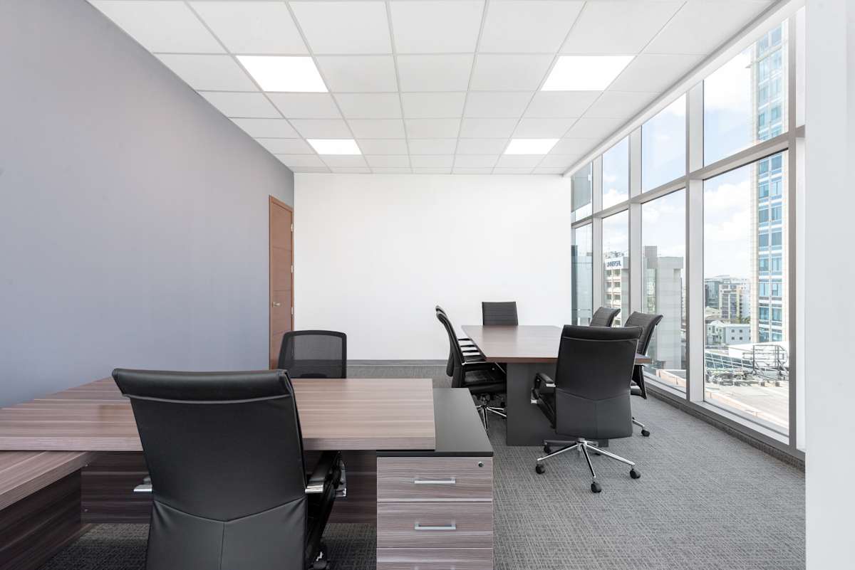 Roble Corporate Center photo 8
