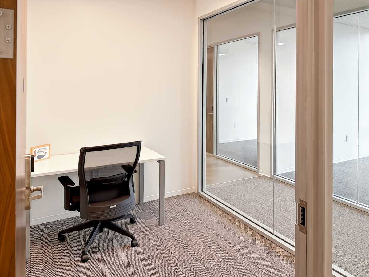 225 Broadway photo 9
