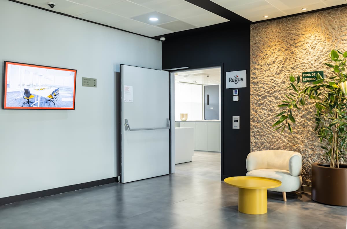 Regus - Madrid, Barajas photo 9