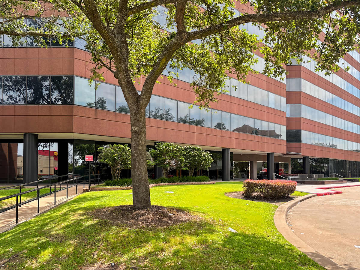 6671 Southwest Freeway photo 5