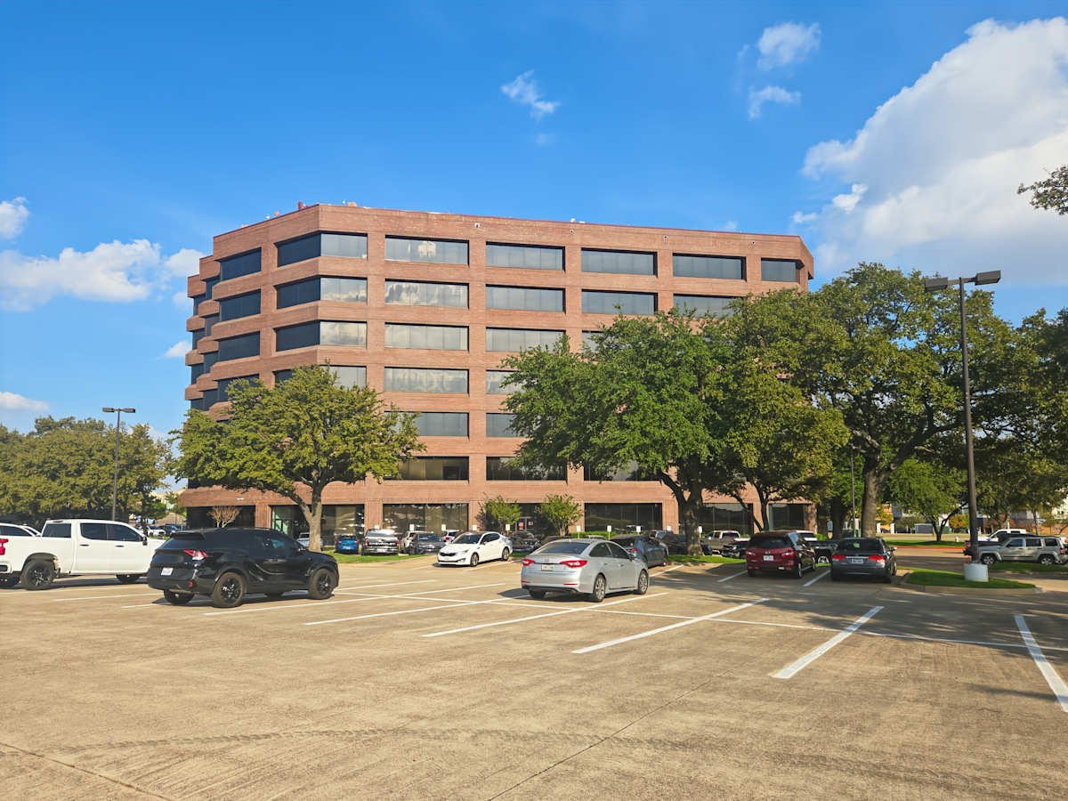 2000 East Lamar Boulevard photo 1