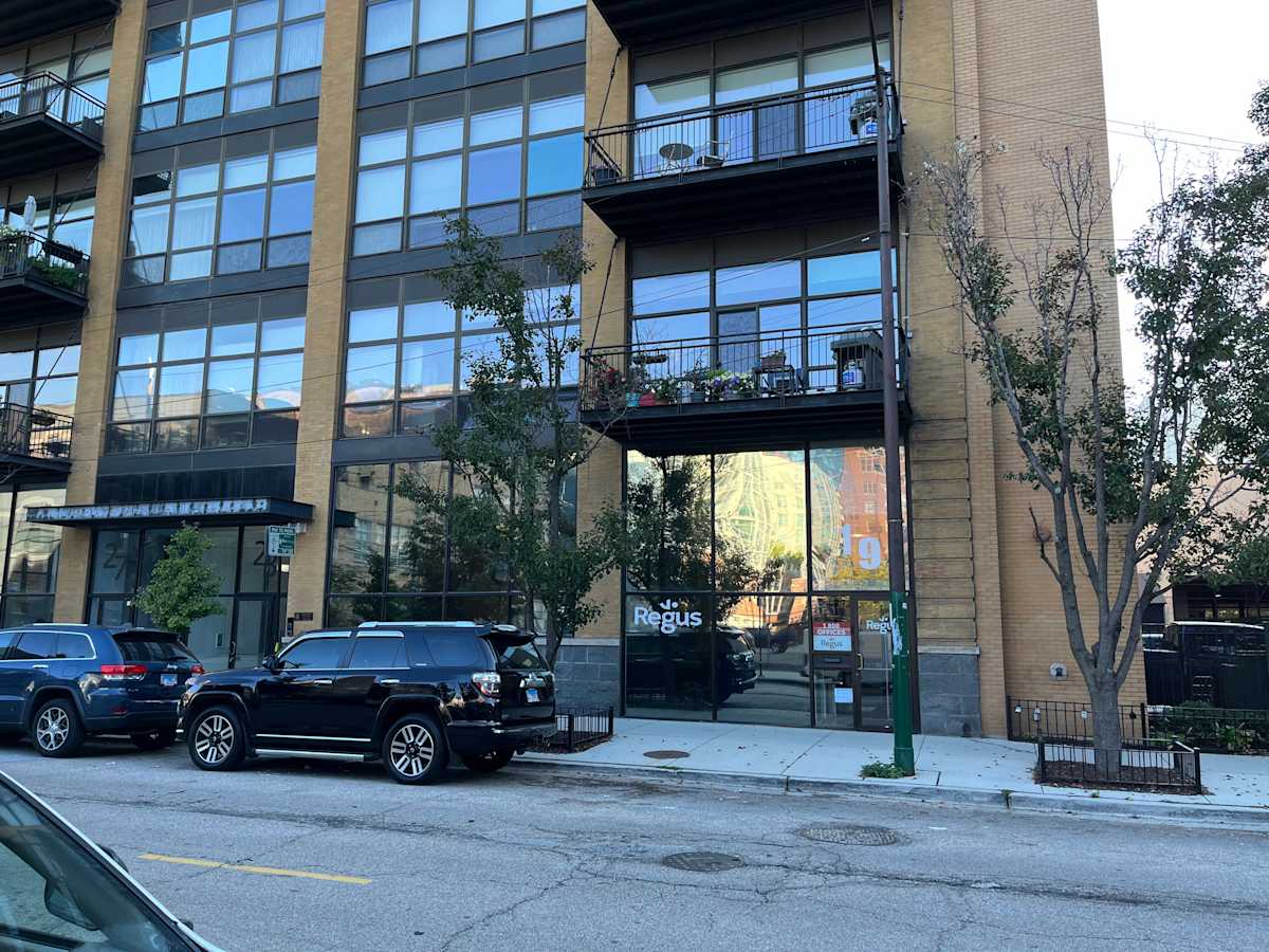 19 N Green St photo 3