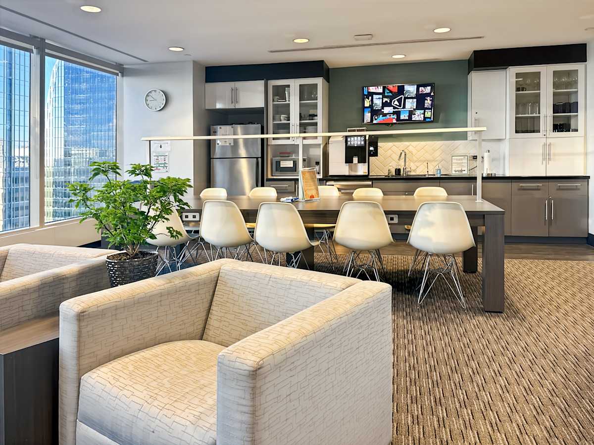 Canada Trust Tower photo 9