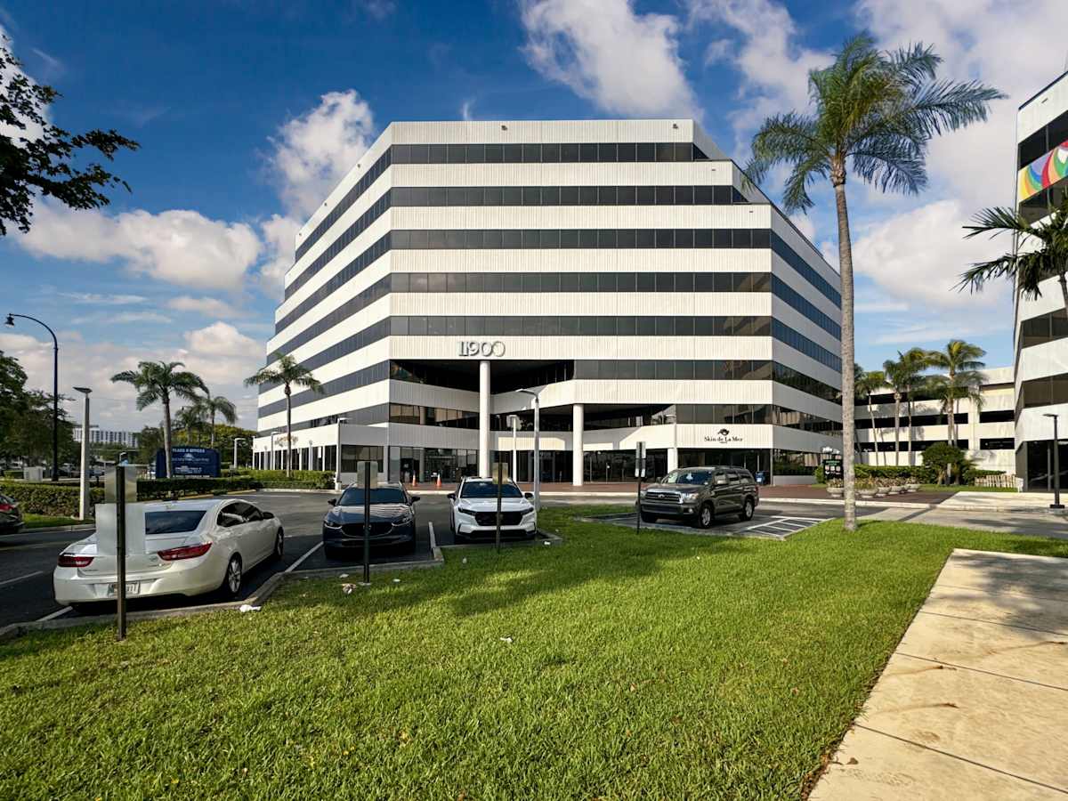 11900 Biscayne Blvd photo 1