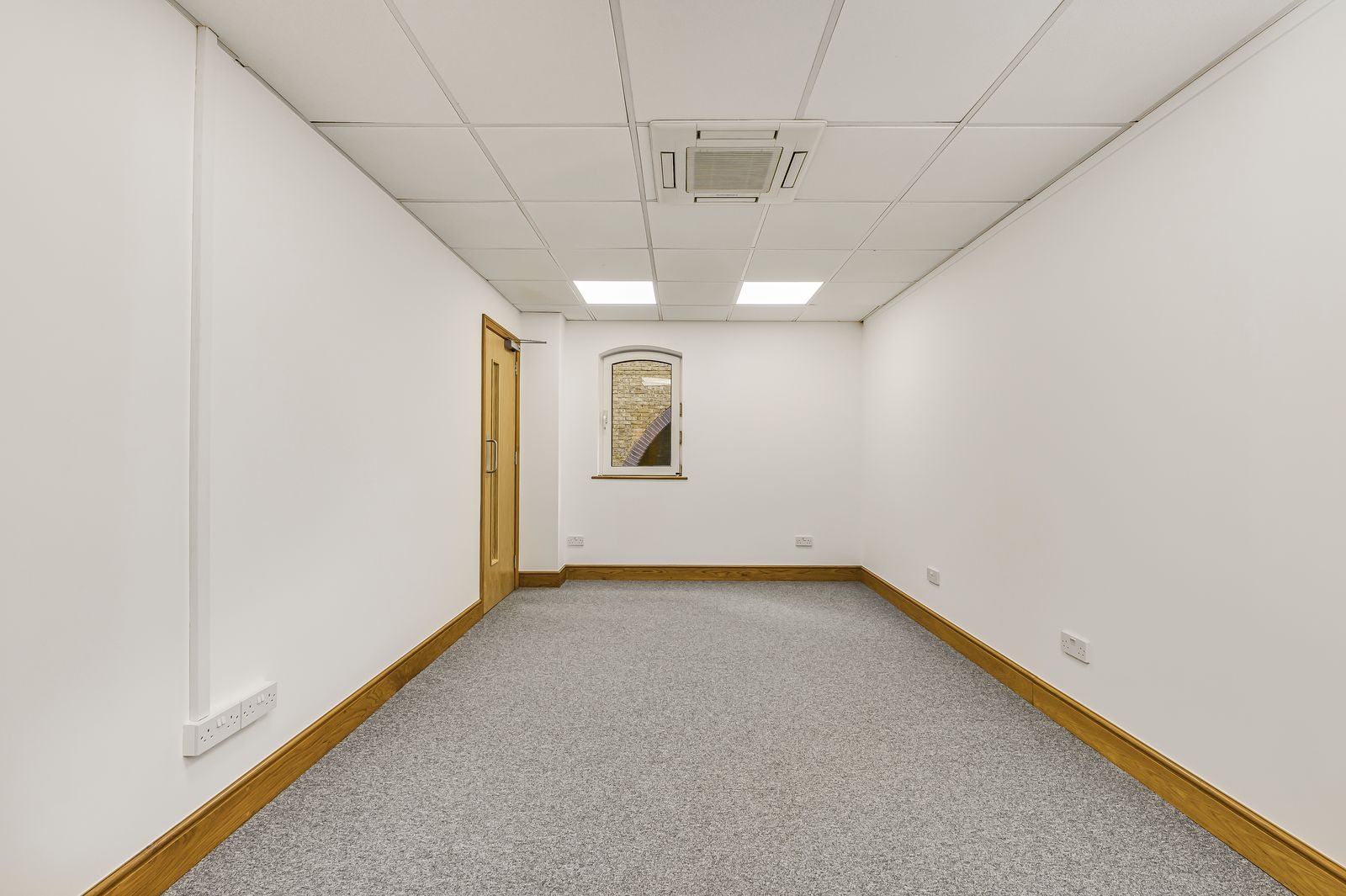 Suite 6, Mill Street photo 3