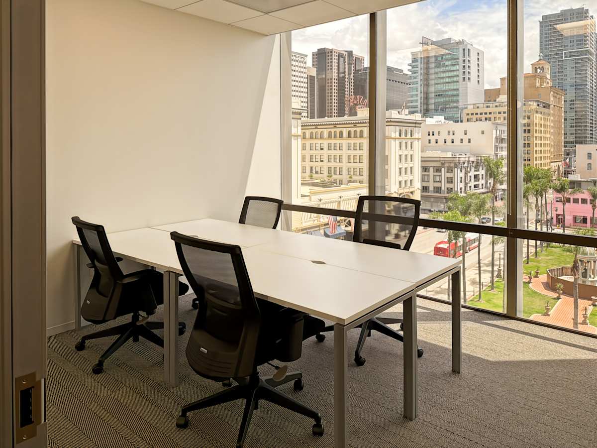 225 Broadway photo 6