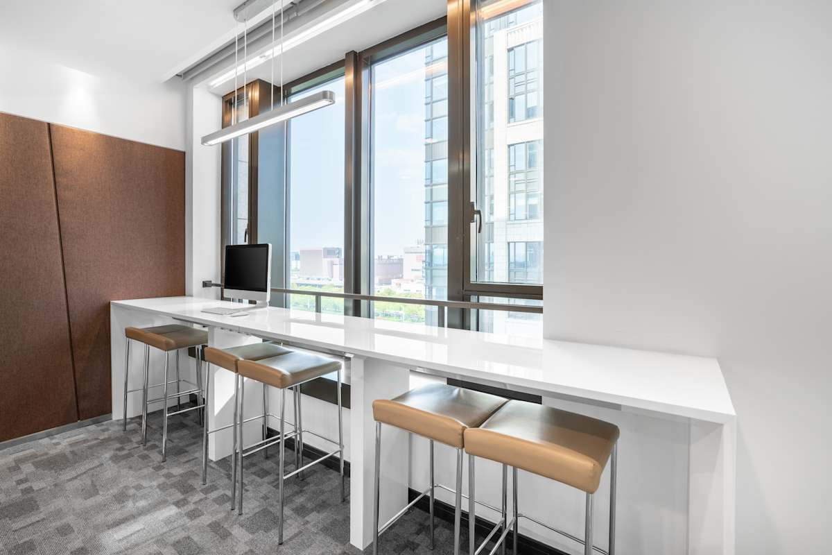 Regus - Chamtime Plaza photo 3