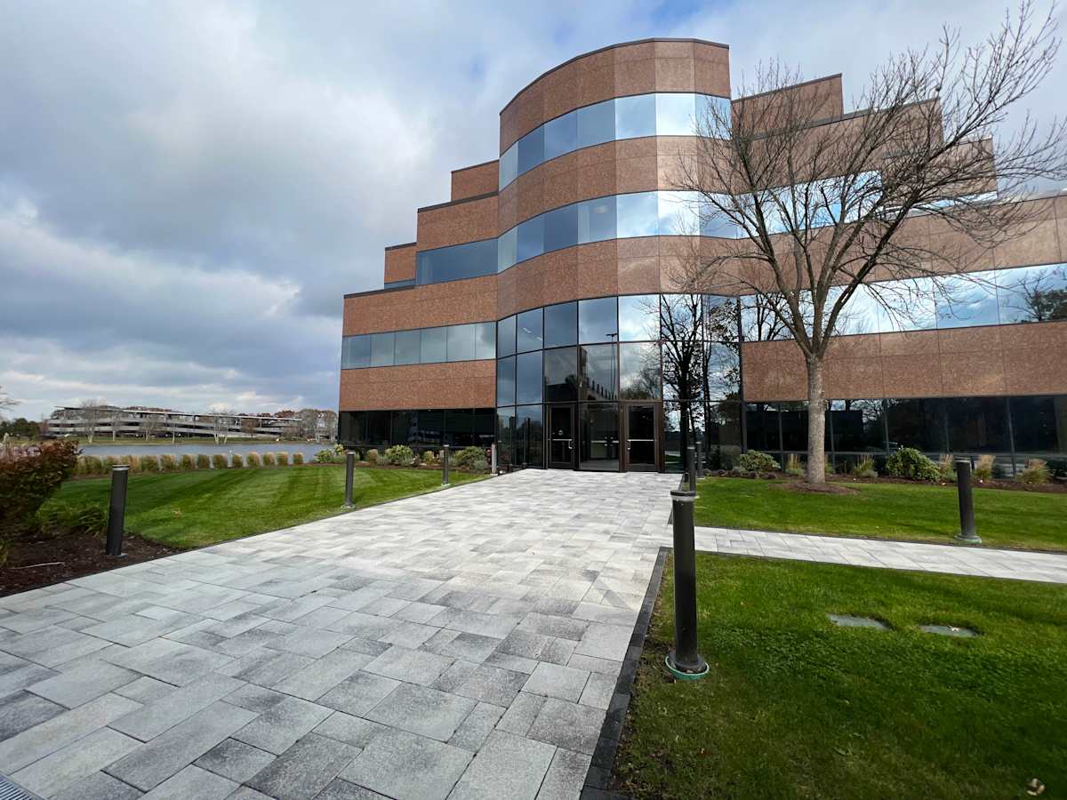 301 Edgewater Place photo 1