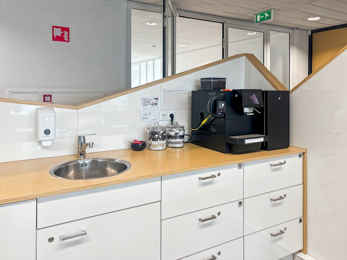 Regus - Rotterdam Airport photo 8