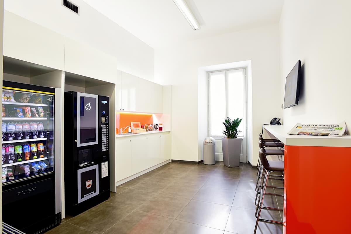 Regus - Bergamo, Viale Papa Giovanni XXIII photo 8