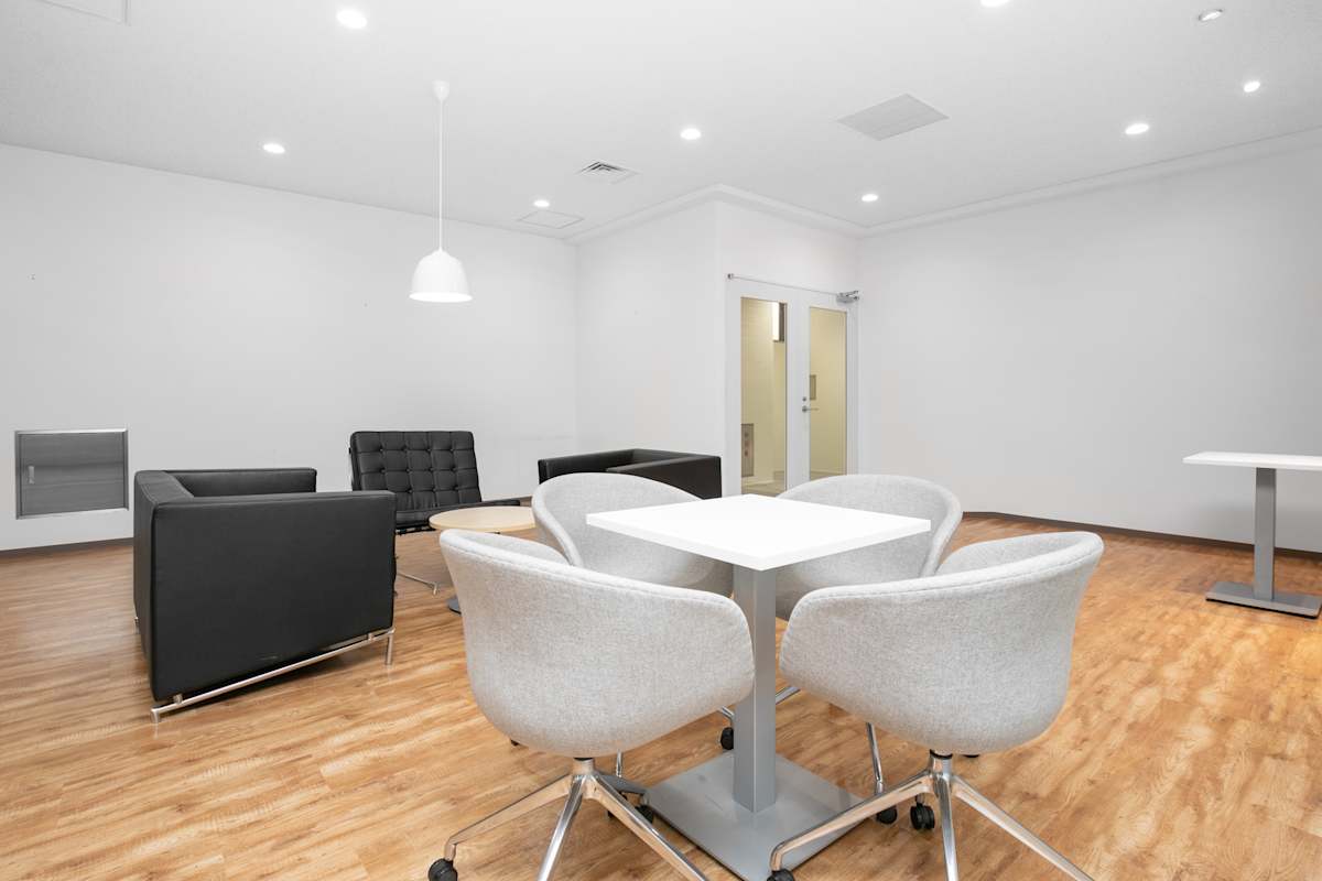Regus - Kinko Building photo 6