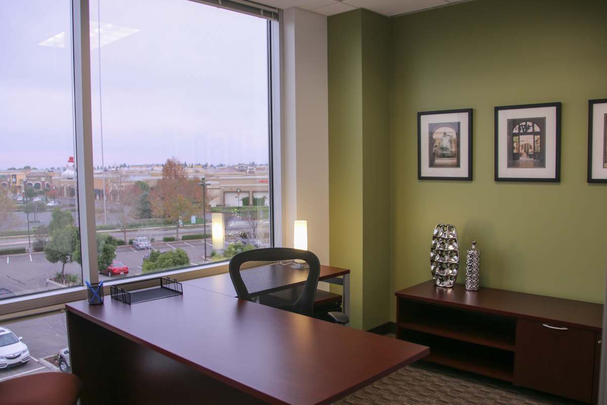 180 Promenade Circle photo 9